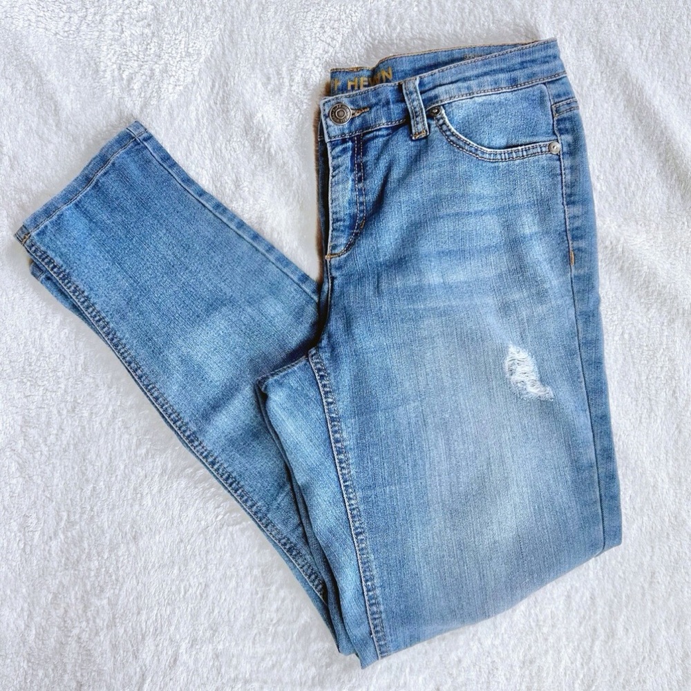 distressed skinny jeans